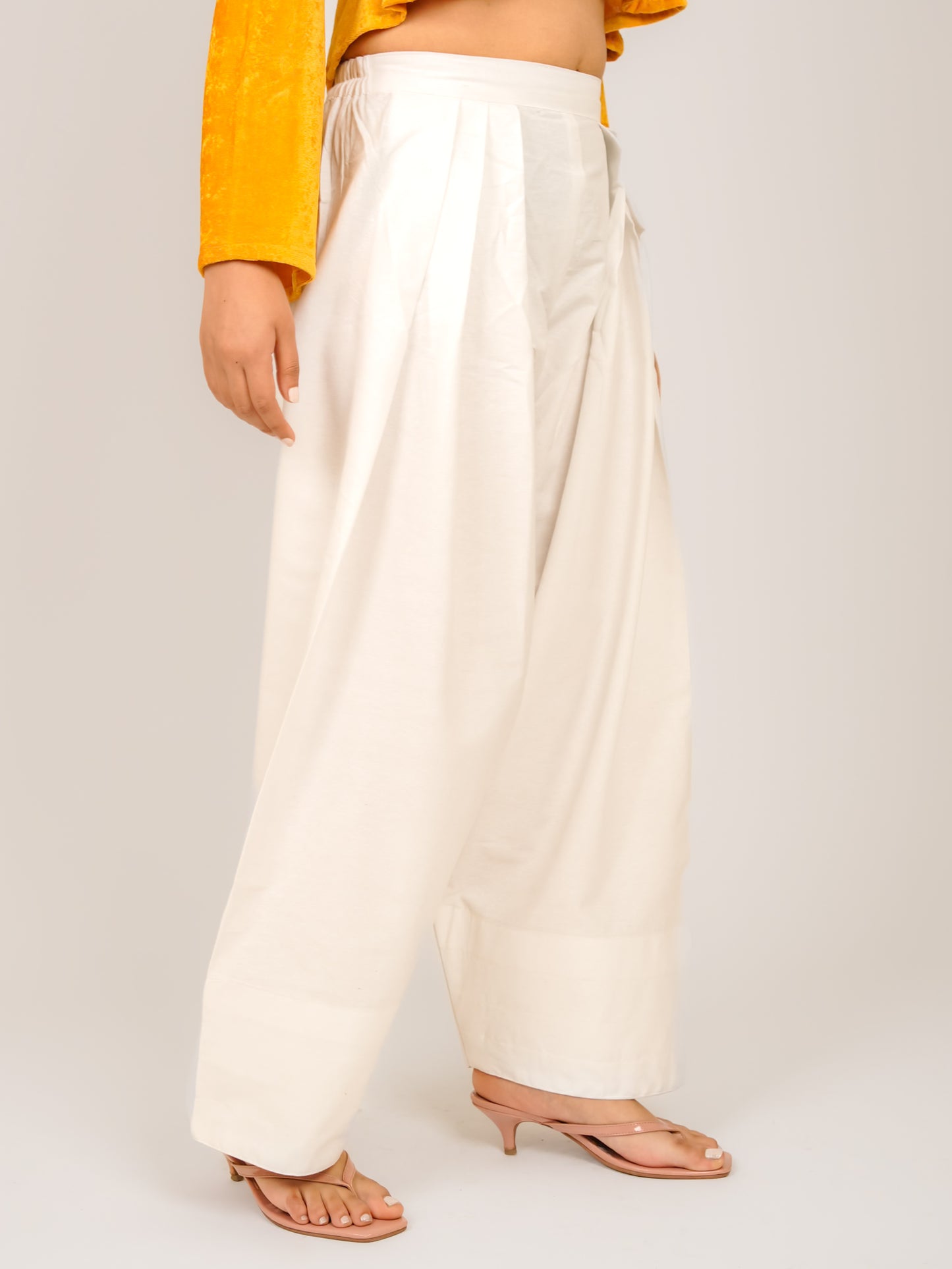 MONOMEE OFF-WHITE FARSHI SALWAR