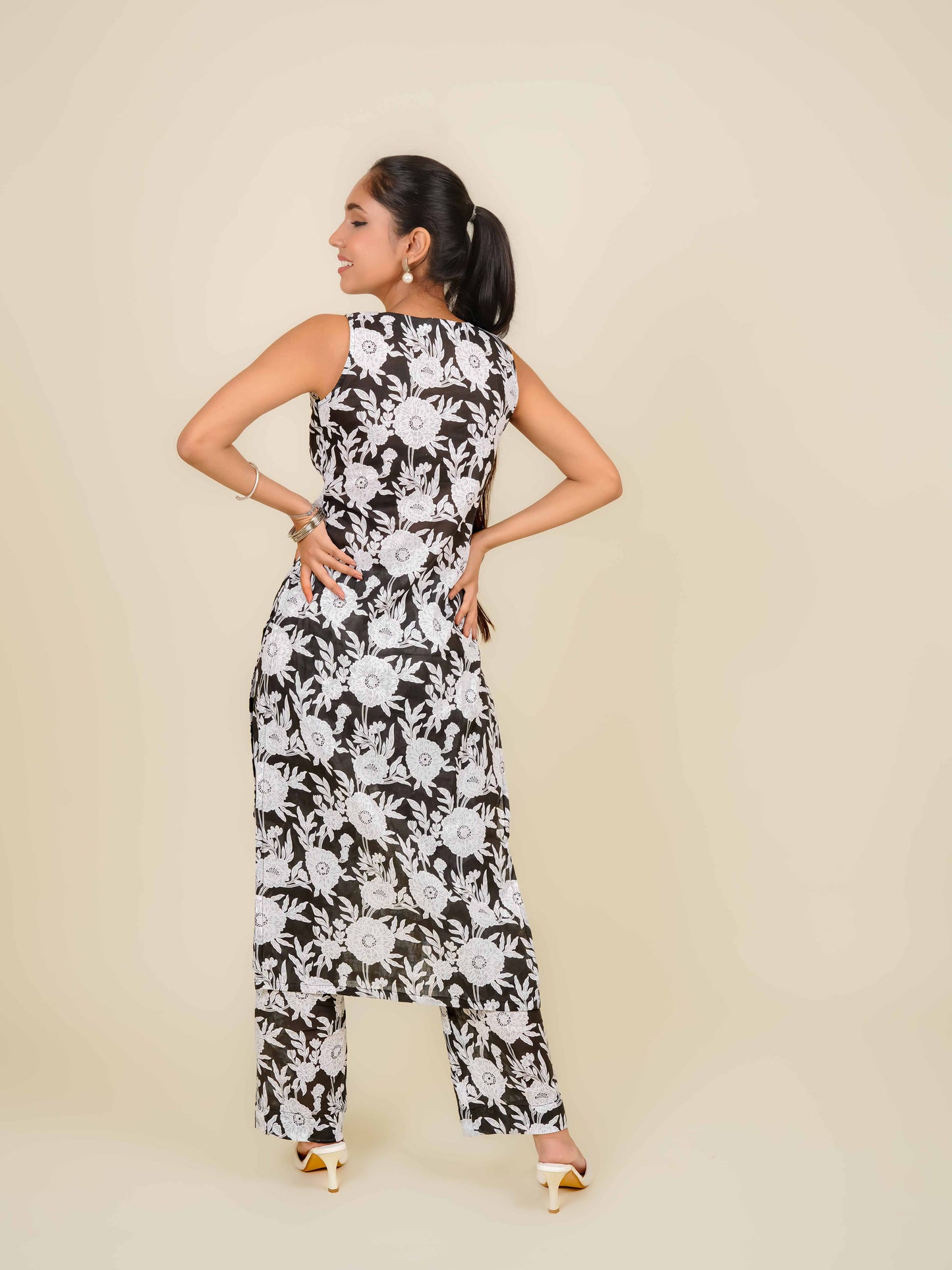 MONOMEE SNEHA BLACK FLORAL KURTA SET