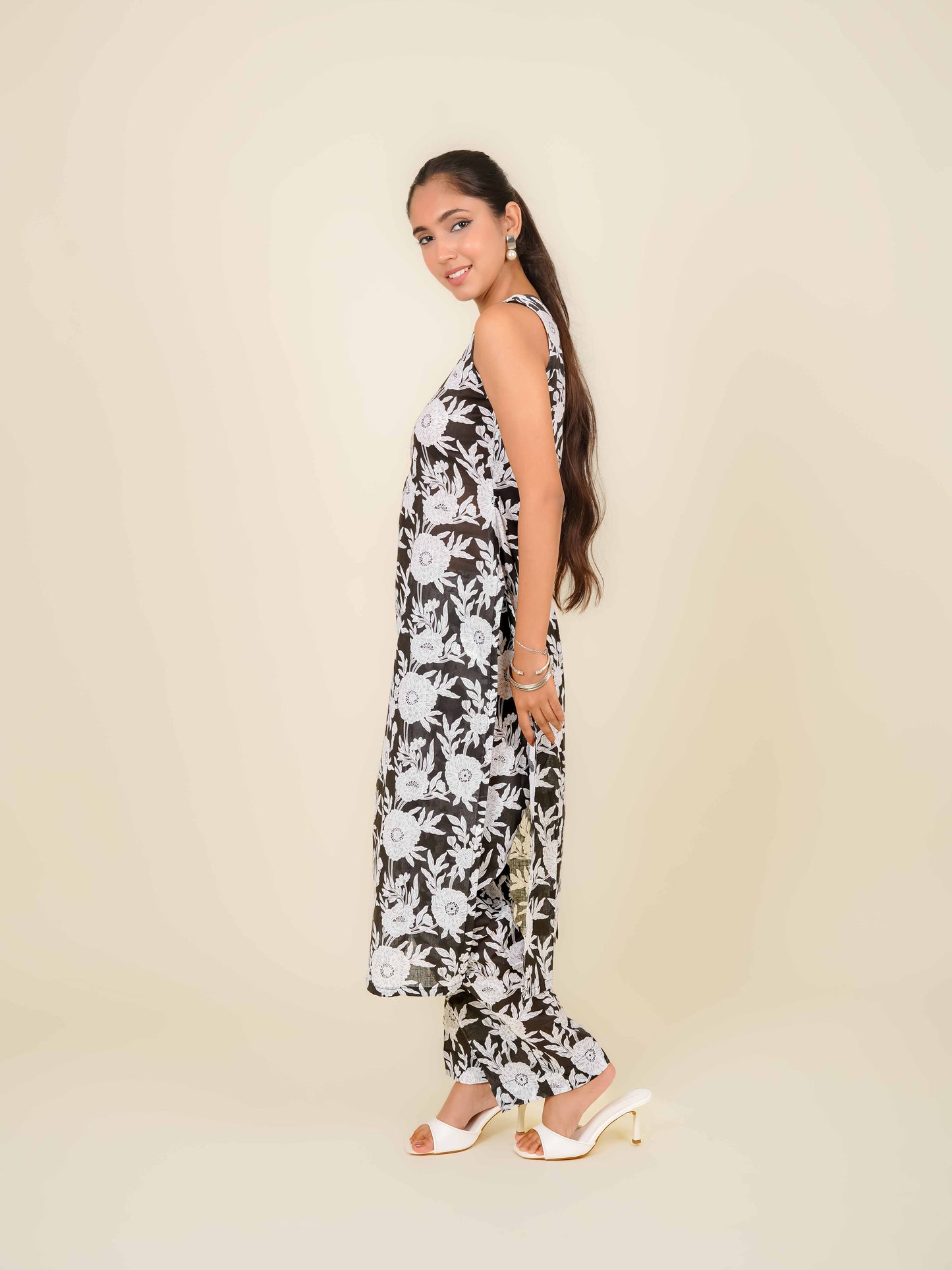 MONOMEE SNEHA BLACK FLORAL KURTA SET