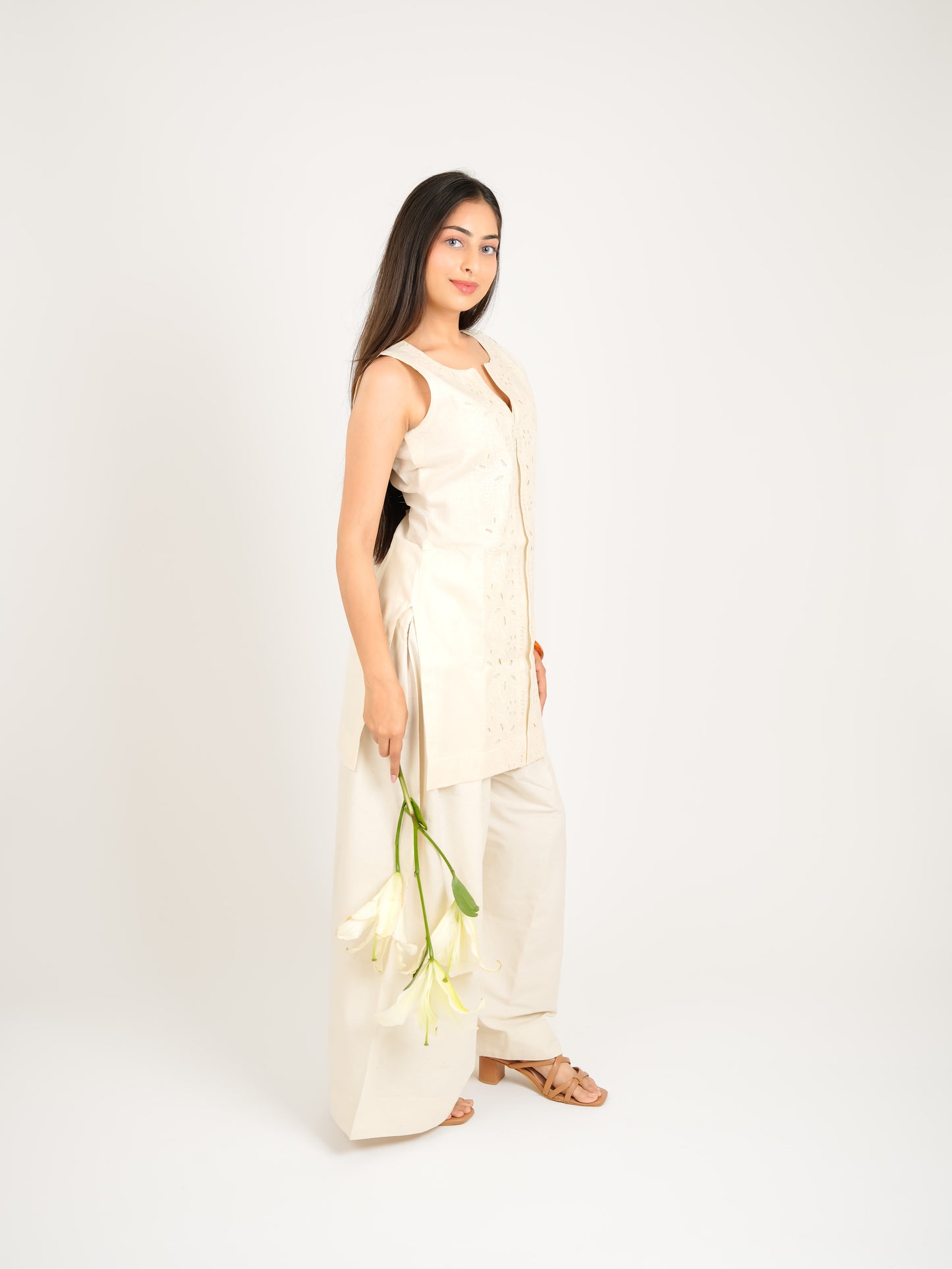 MONOMEE HANSIKA SCHIFFLI FARSHI SALWAR KURTA SET