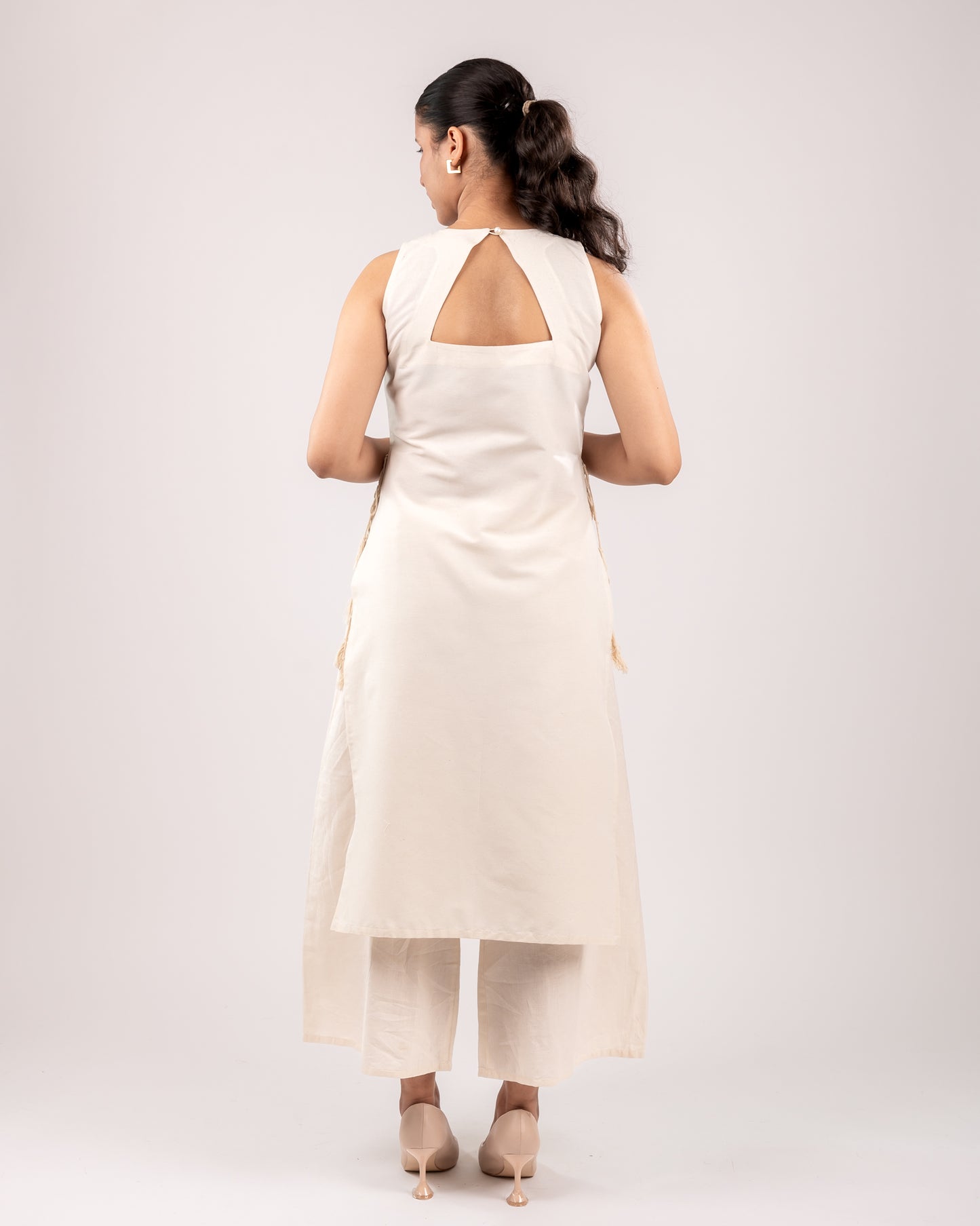 MONOMEE ANIKA OFF-WHITE KURTA SET