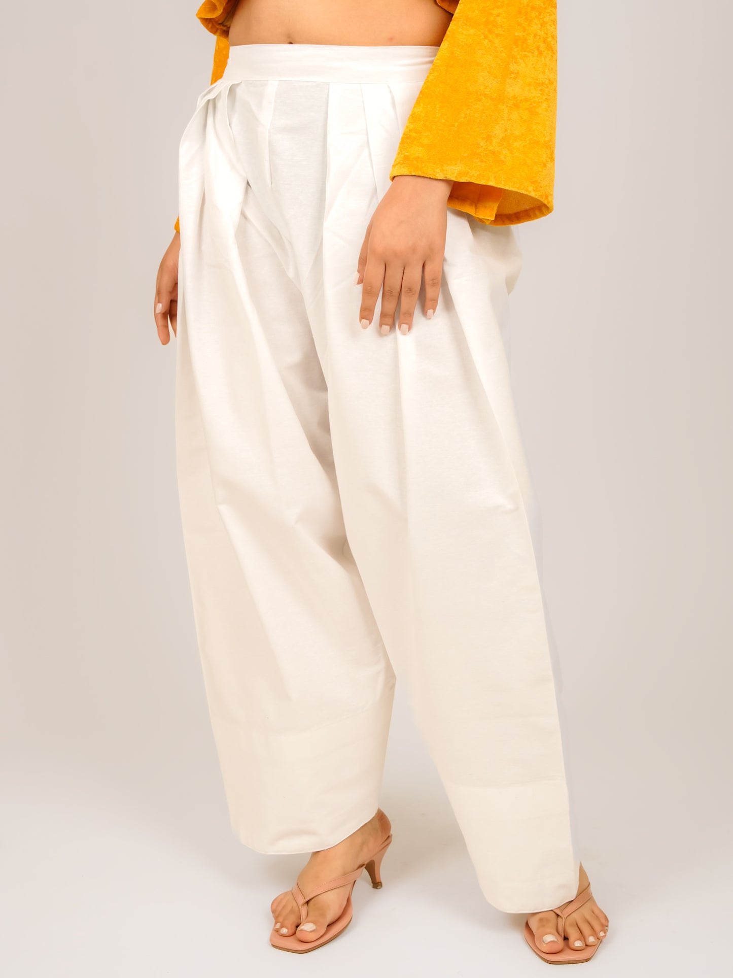 MONOMEE OFF-WHITE FARSHI SALWAR