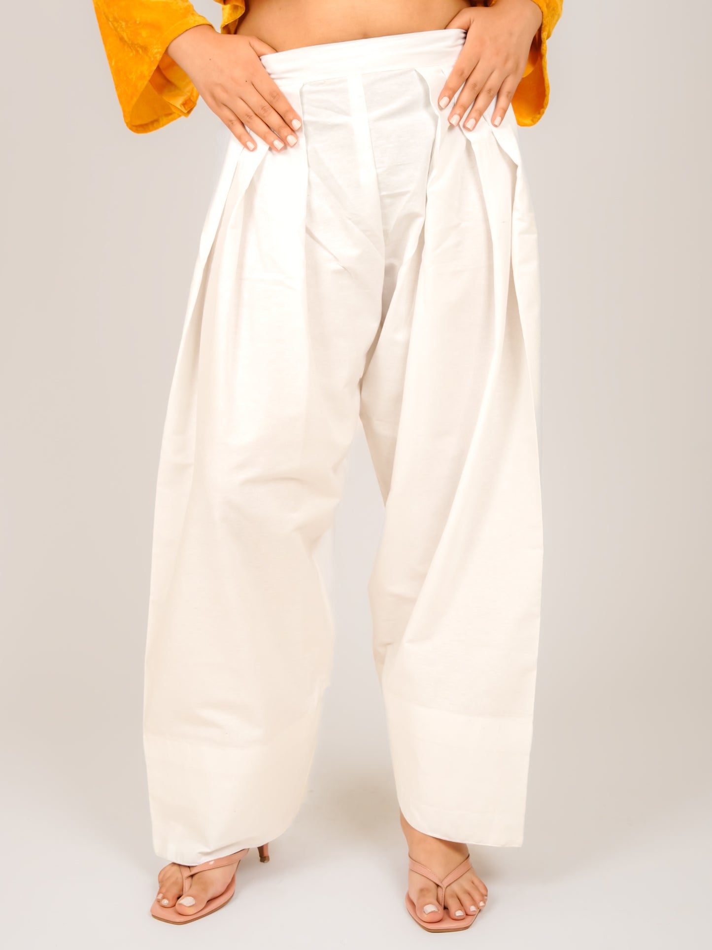 MONOMEE OFF-WHITE FARSHI SALWAR