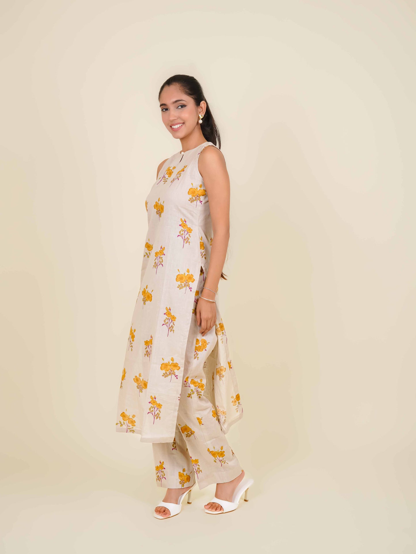 MONOMEE KRITI GREY FLORAL KURTA SET