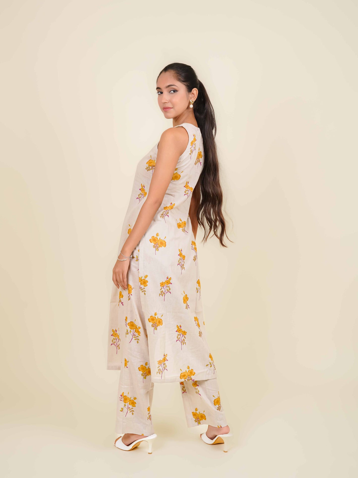 MONOMEE KRITI GREY FLORAL KURTA SET