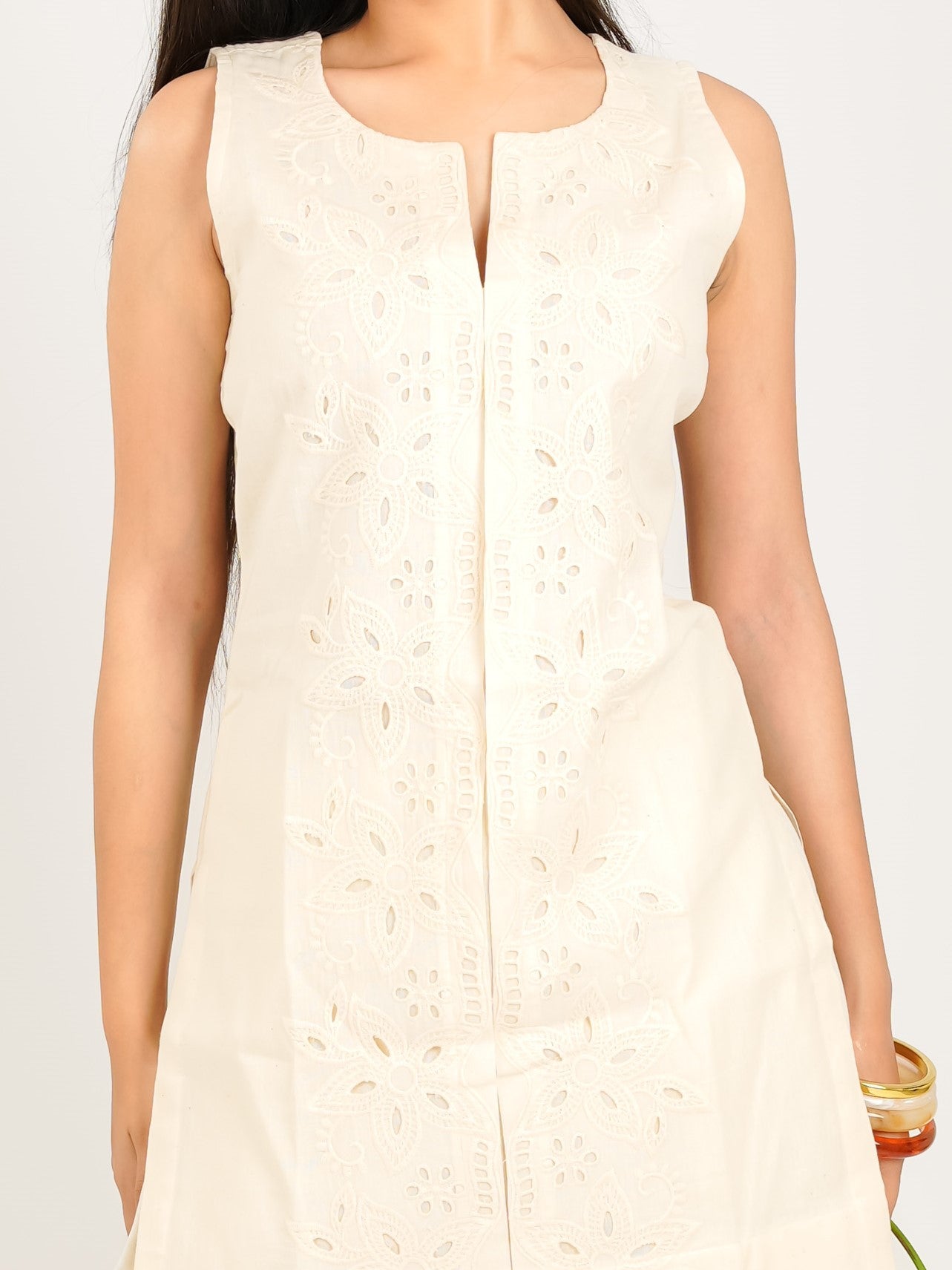 MONOMEE HANSIKA SCHIFFLI FARSHI SALWAR KURTA SET