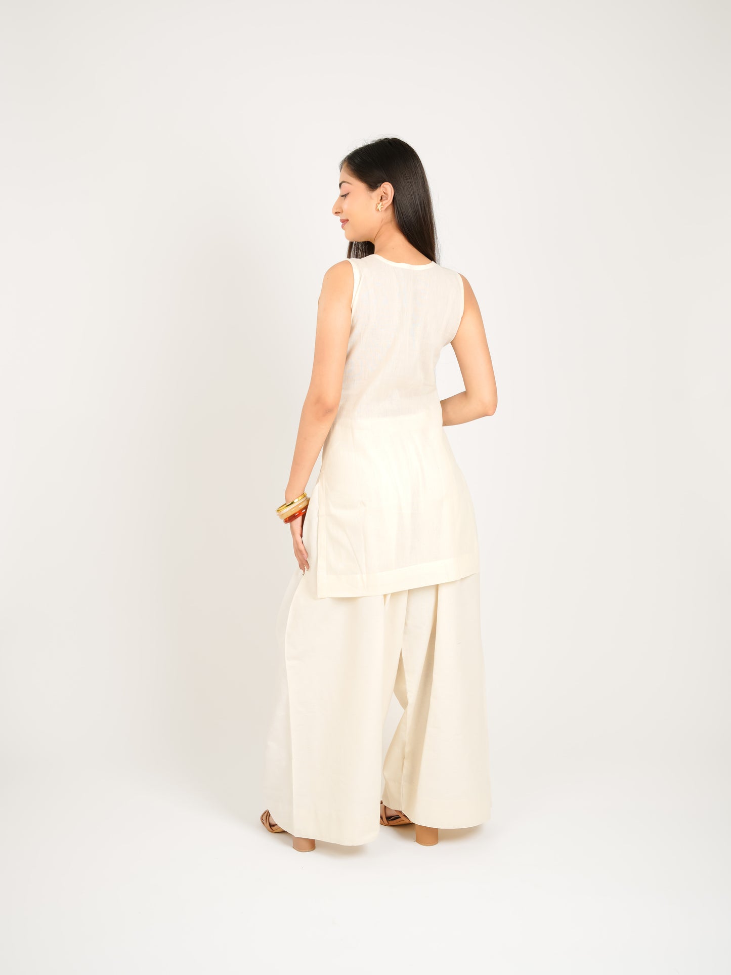 MONOMEE HANSIKA SCHIFFLI FARSHI SALWAR KURTA SET
