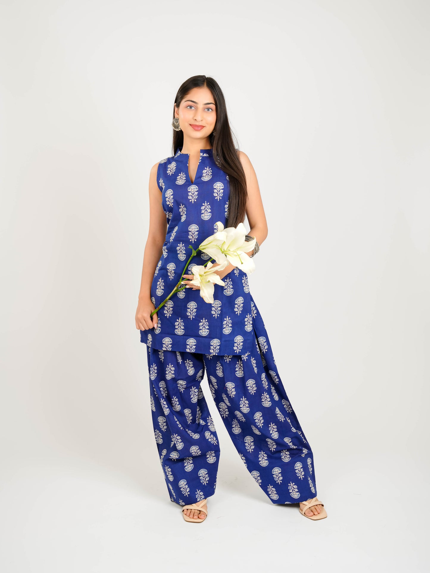 MONOMEE ZIYA FARSHI SALWAR KURTA SET