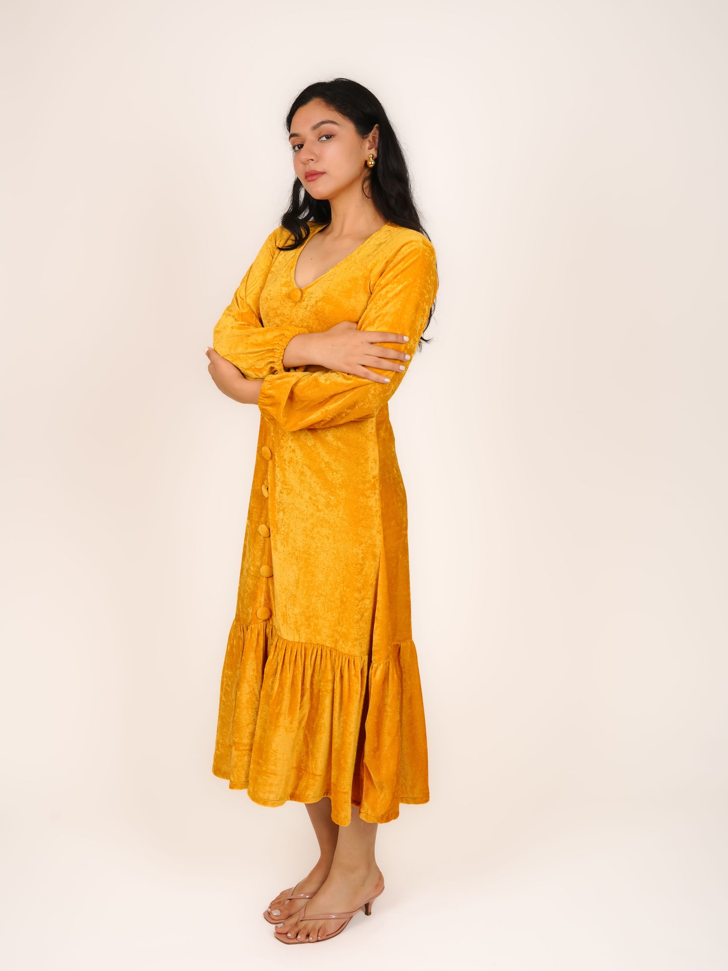 MONOMEE SEREN YELLOW MIDI VELVET DRESS