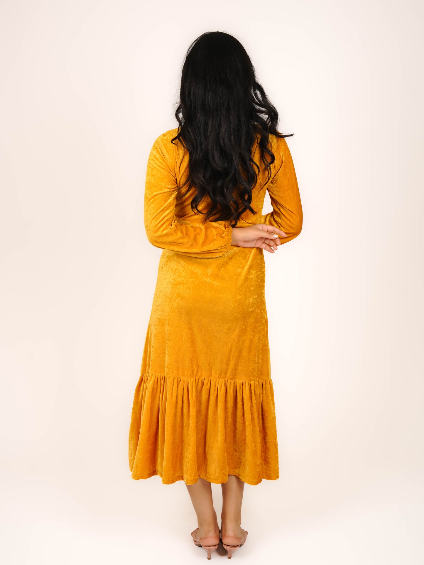 MONOMEE SEREN YELLOW MIDI VELVET DRESS