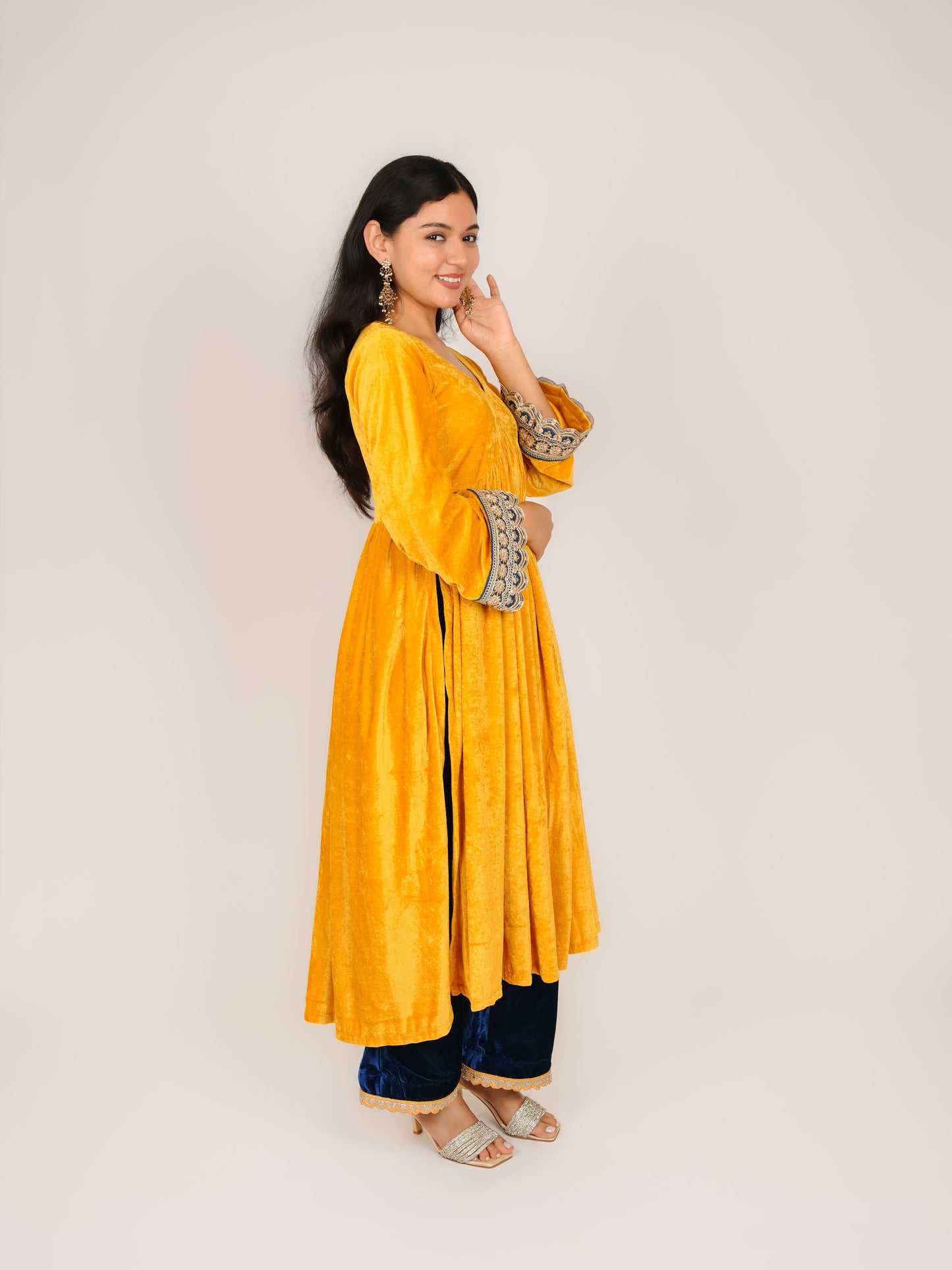 NEYARA V-NECK BELL SLEEVE NAYRA CUT VELVET KURTA WITH PALAZZOS