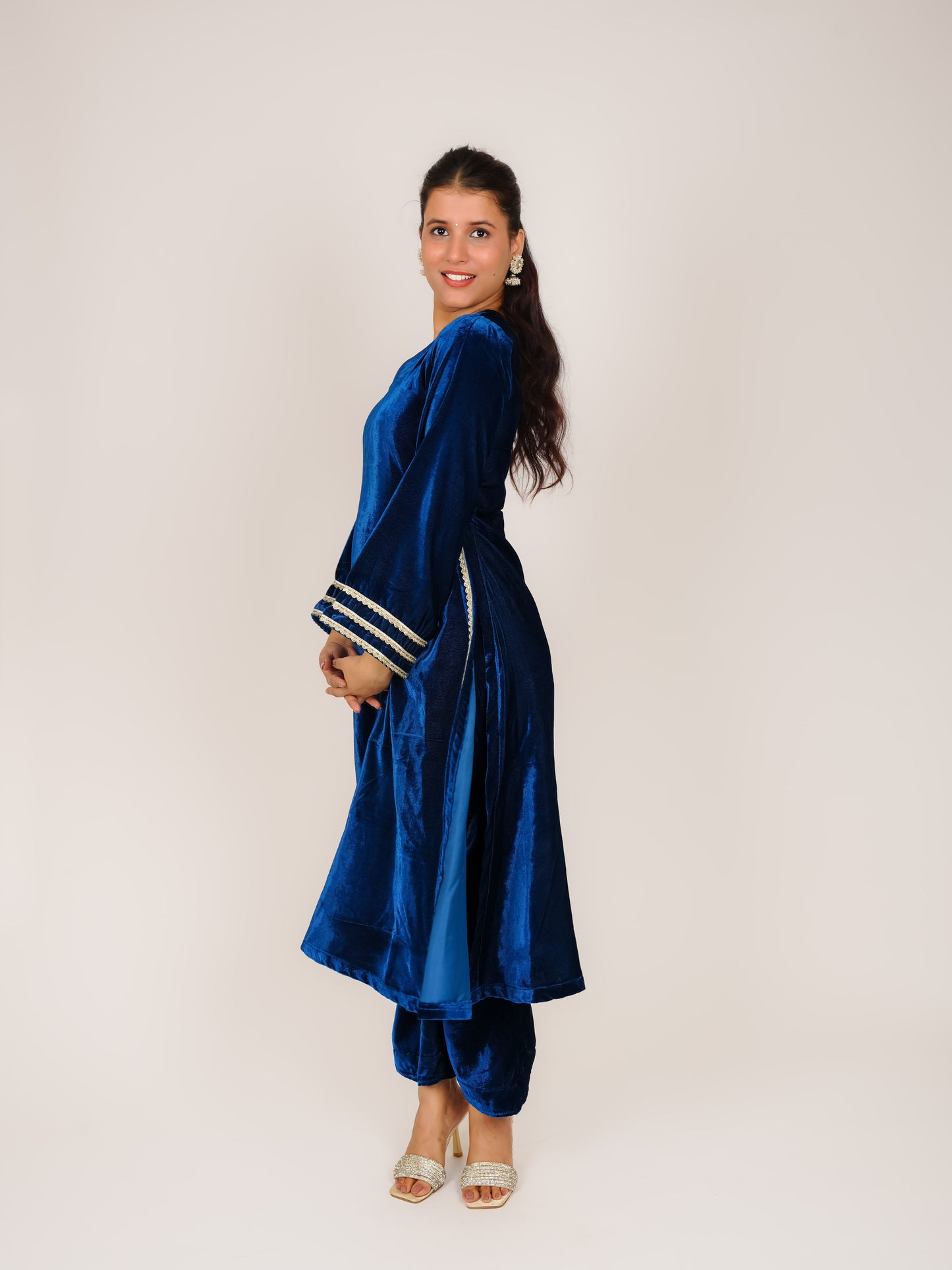 VRUTIKA BLUE V-NECK BELL SLEEVE A-LINE VELVET KURTA WITH PALAZZOS