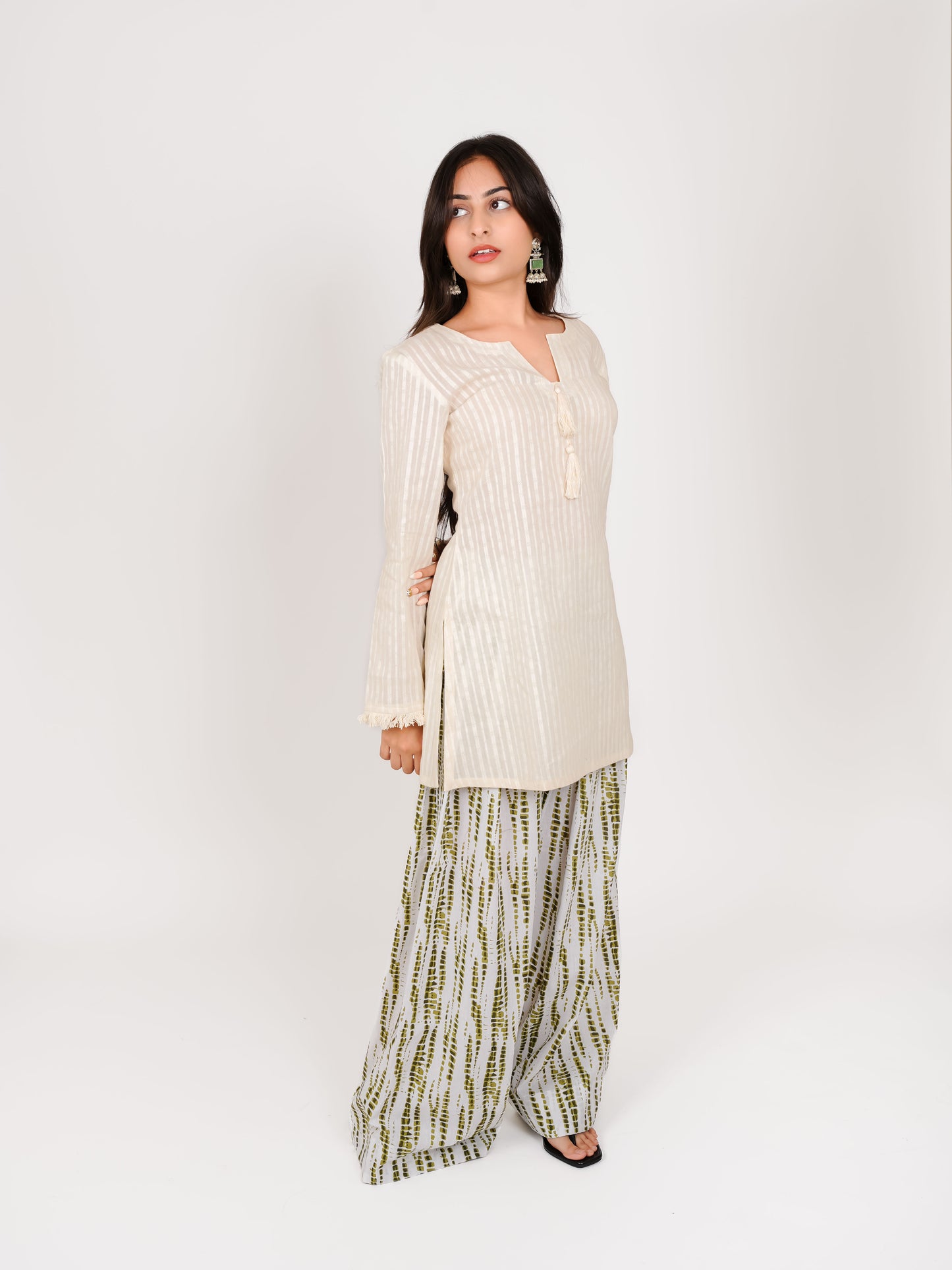 MONOMEE TRISHTHA LEHERIYA FARSHI SALWAR SET