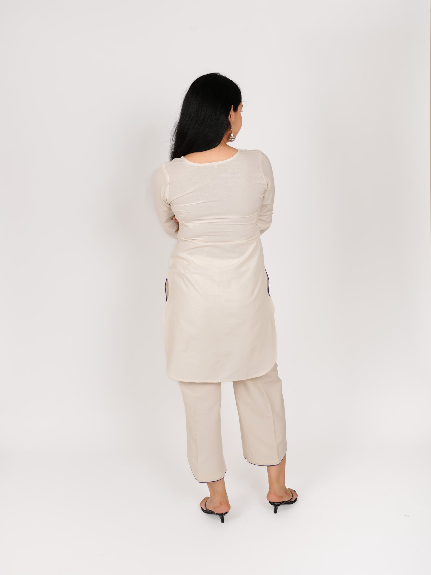 MONOMEE REVA OFF-WHITE NECK DORI KURTA SET