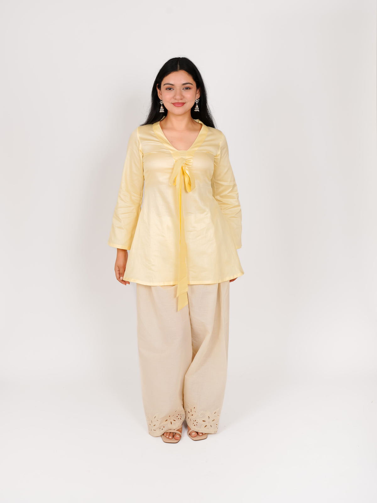 MONOMEE JASMIN SCHIFFLI BOW DETAIL FARSHI KURTA SET