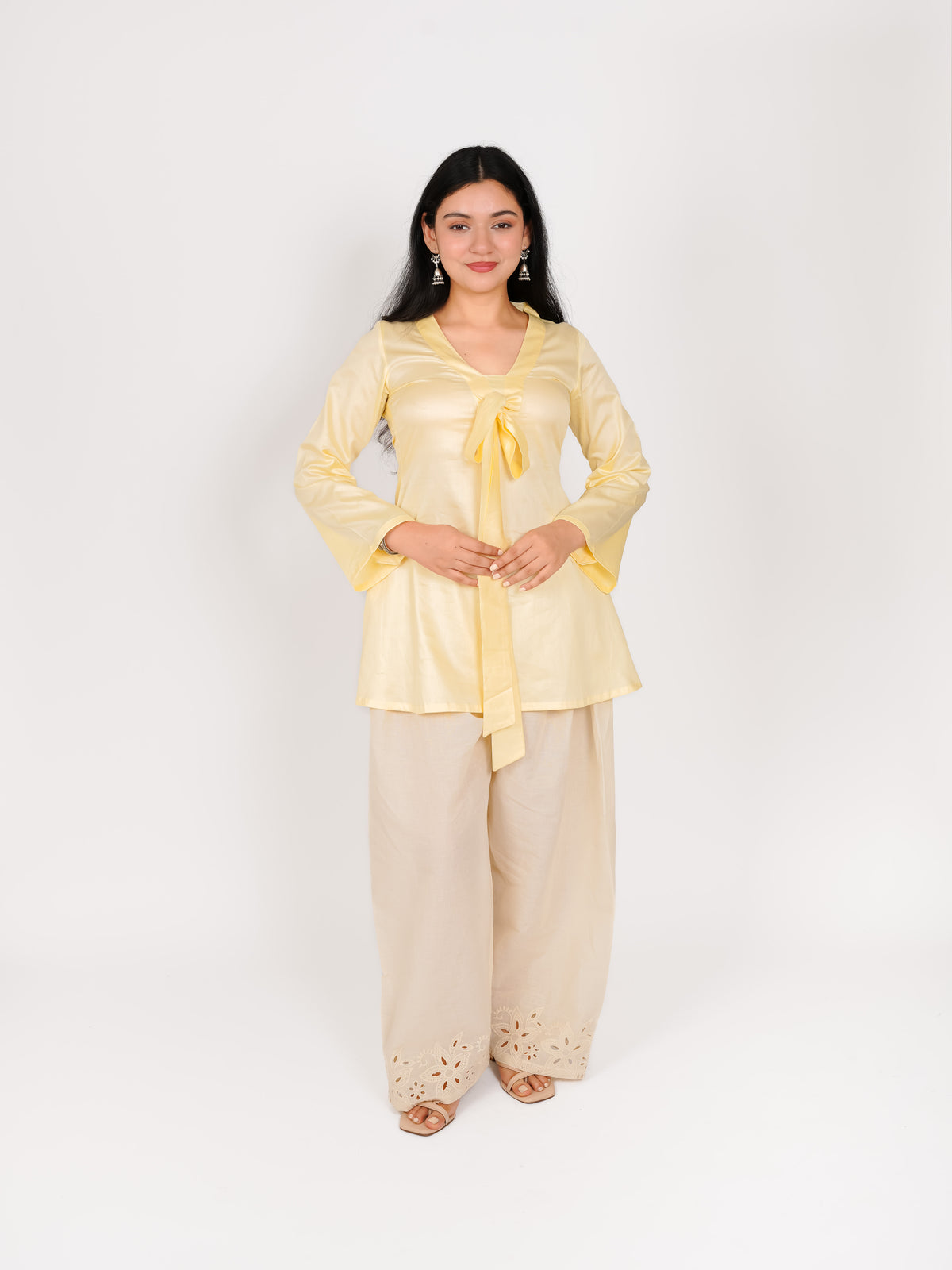 MONOMEE JASMIN SCHIFFLI BOW DETAIL FARSHI KURTA SET
