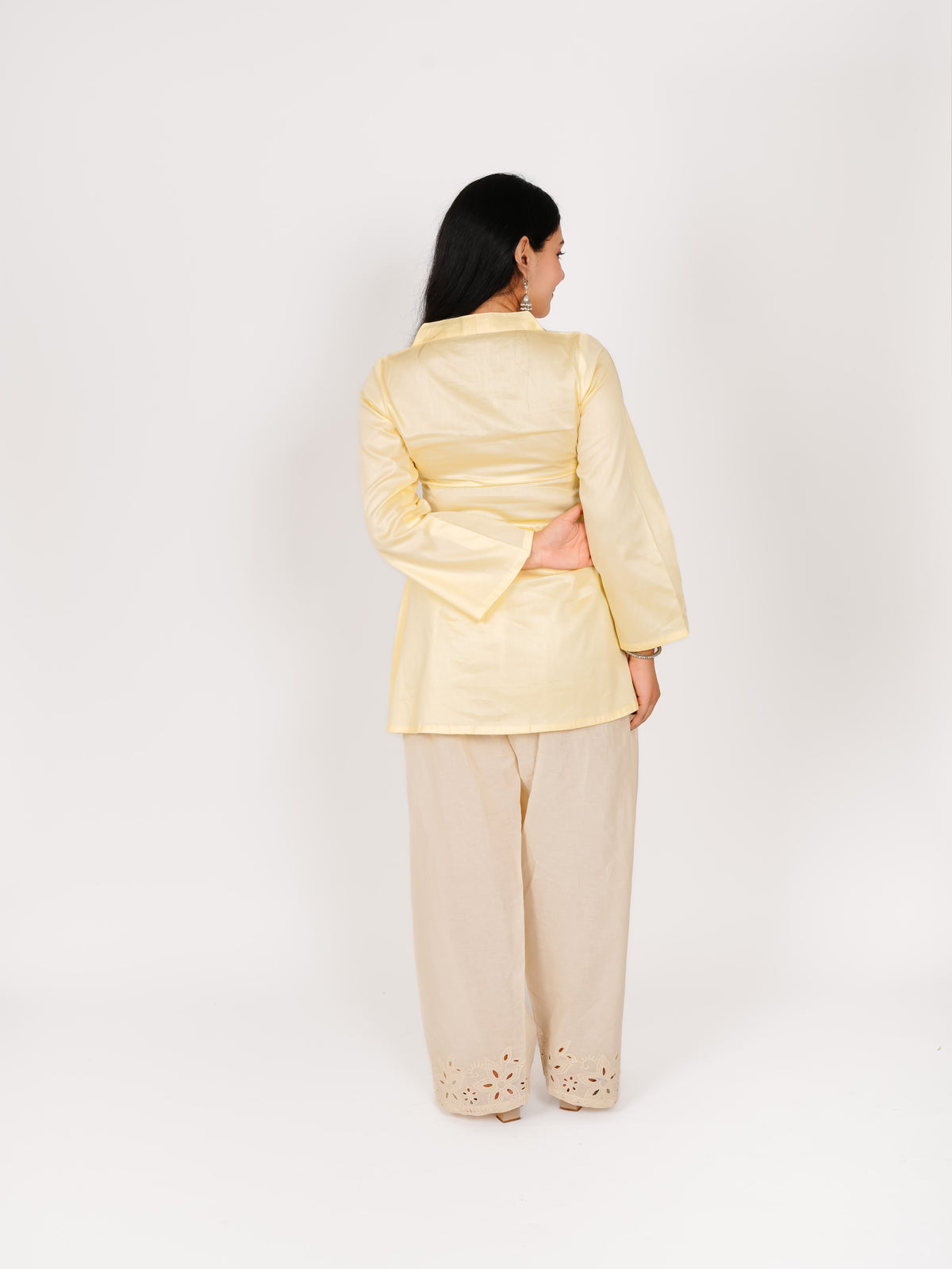 MONOMEE JASMIN SCHIFFLI BOW DETAIL FARSHI KURTA SET