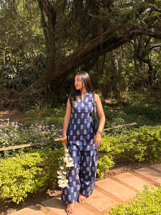 MONOMEE ZIYA FARSHI SALWAR KURTA SET