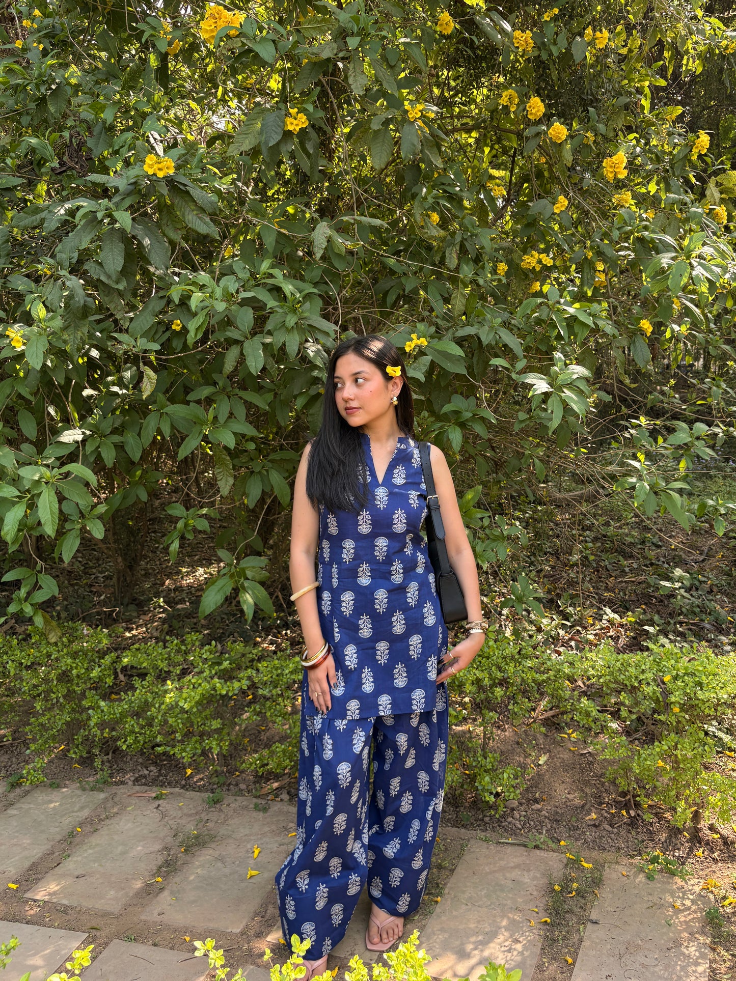MONOMEE ZIYA FARSHI SALWAR KURTA SET